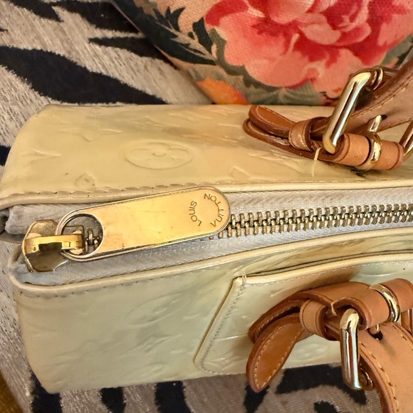 Louis Vuitton Monogram Vernis Rosewood Lemon Handbag - Picture 4 of 11